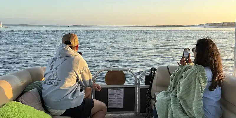 Destin Boat Rentals vs. Captained Charters - What's Best for Your Group?